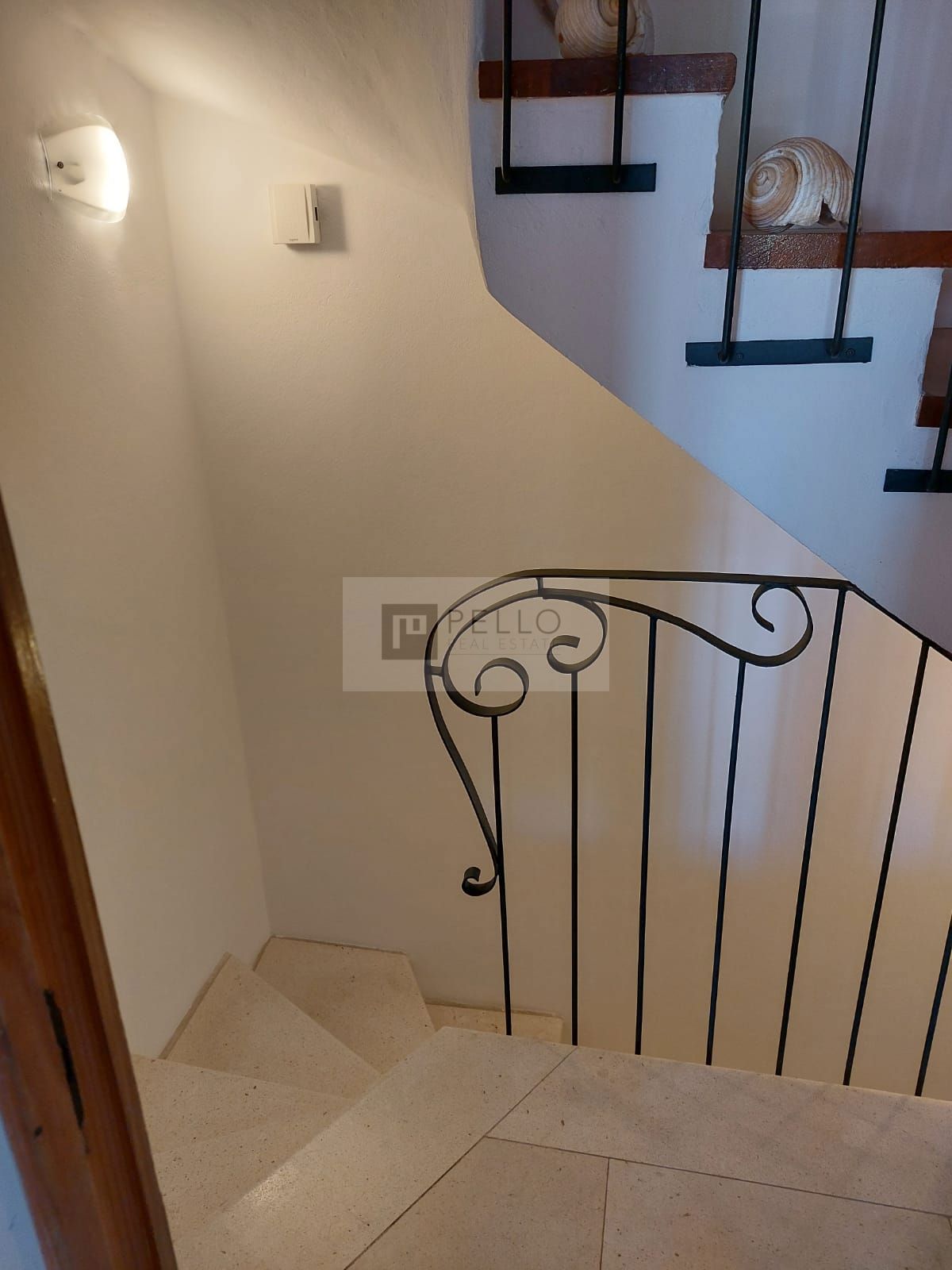 Popolnoma obnovljena kamnita hiša v starem mestnem jedru Korčule – 145 m², tik ob morju