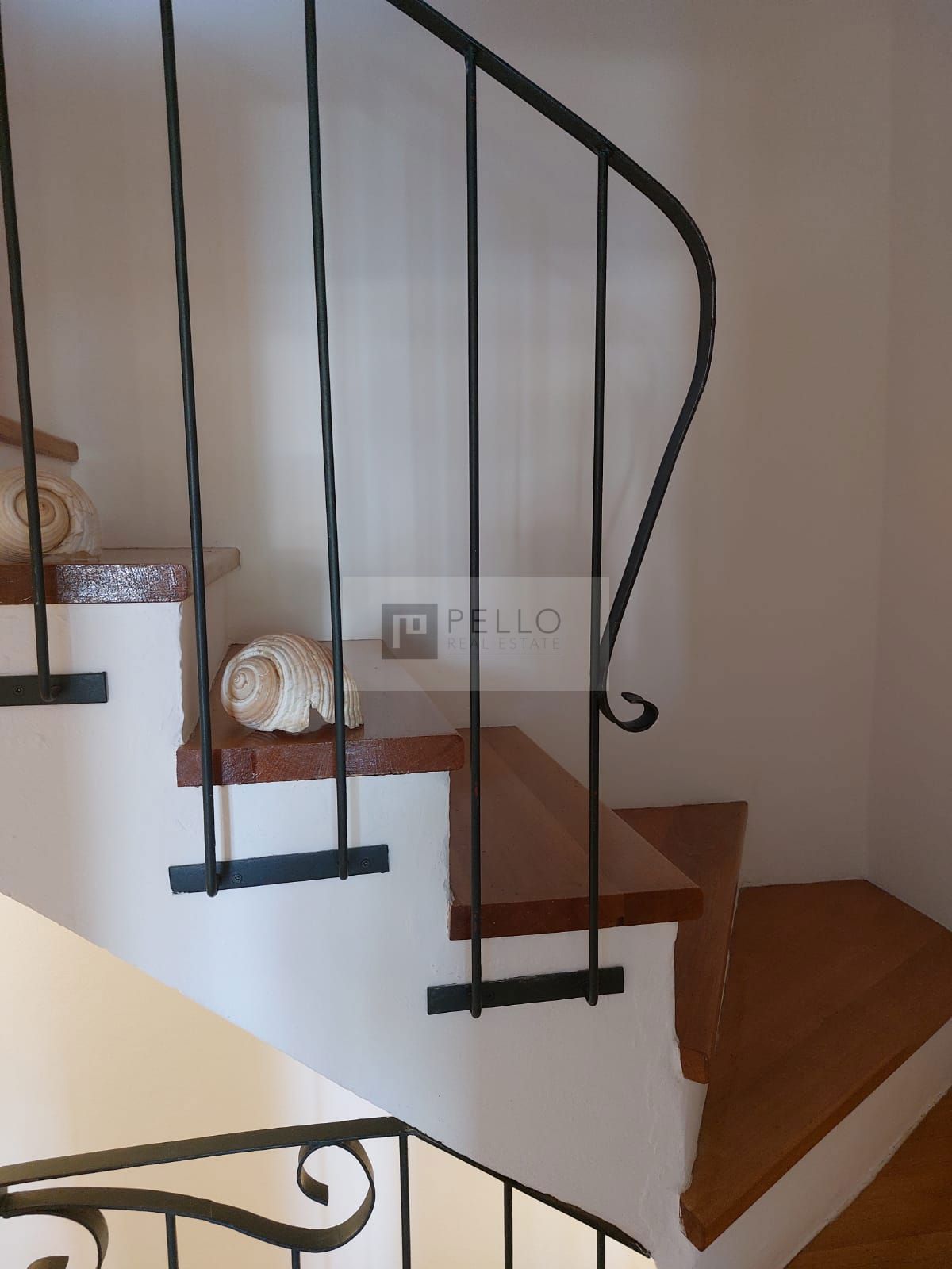 Popolnoma obnovljena kamnita hiša v starem mestnem jedru Korčule – 145 m², tik ob morju