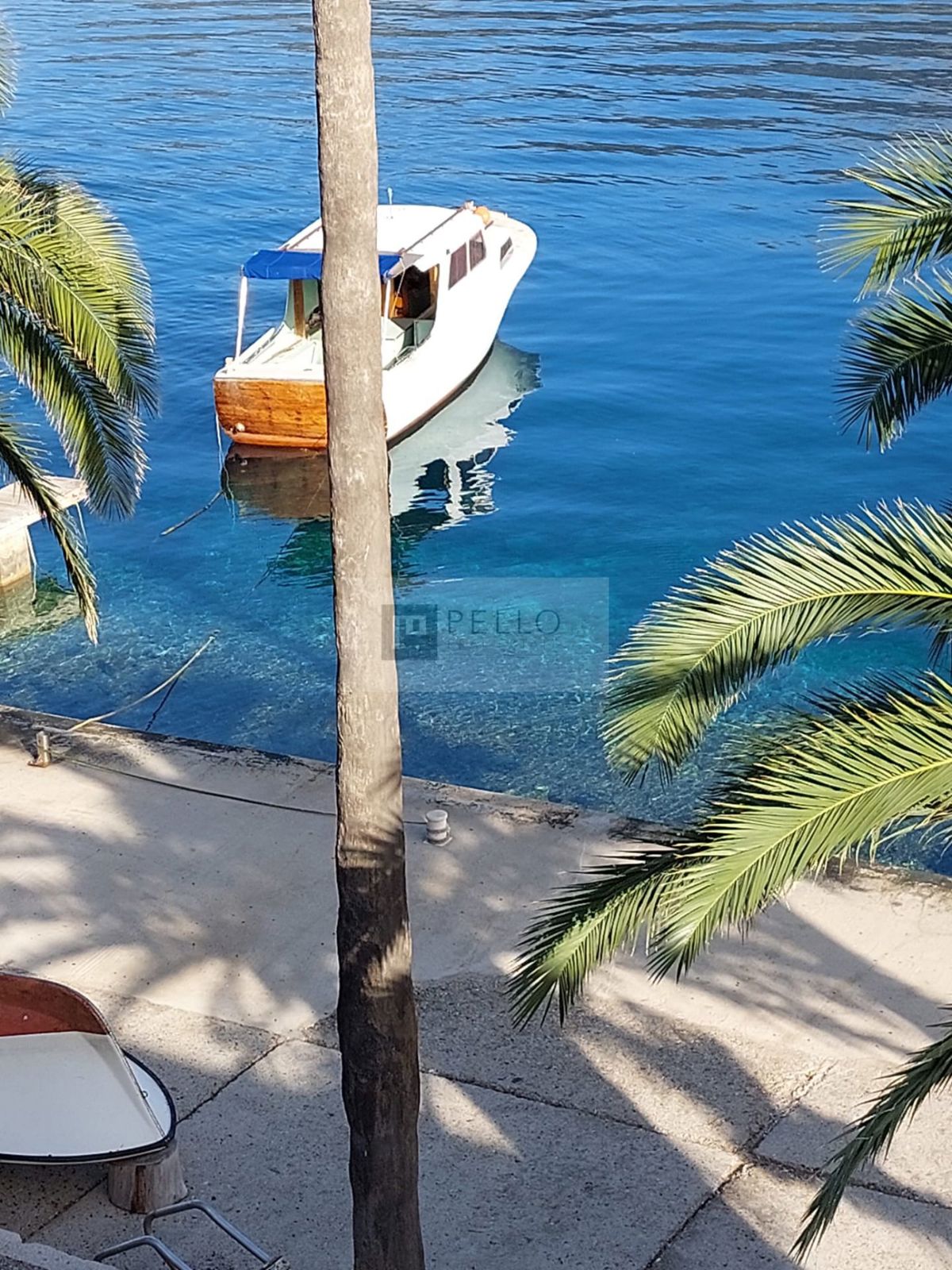 Popolnoma obnovljena kamnita hiša v starem mestnem jedru Korčule – 145 m², tik ob morju