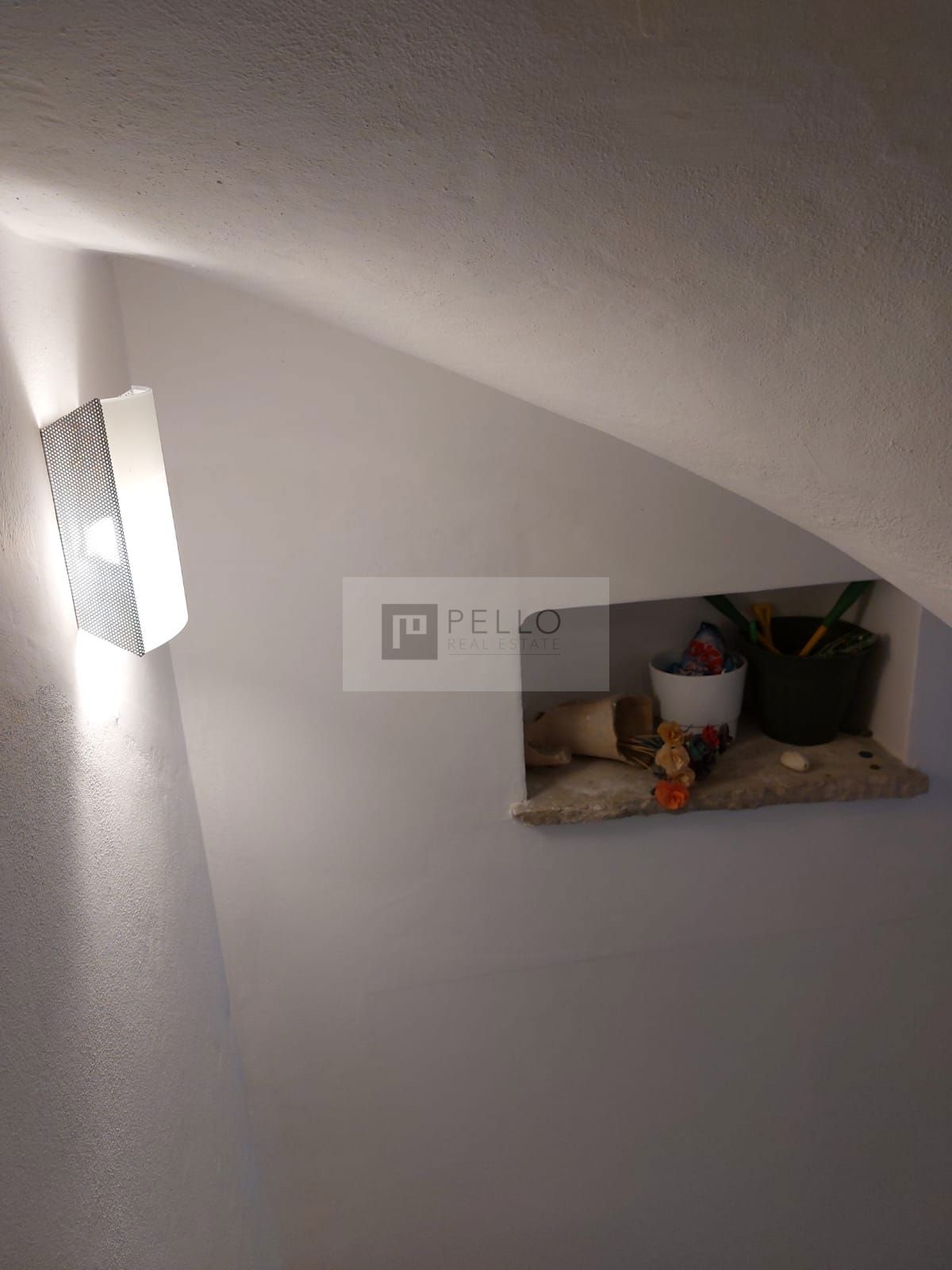 Popolnoma obnovljena kamnita hiša v starem mestnem jedru Korčule – 145 m², tik ob morju