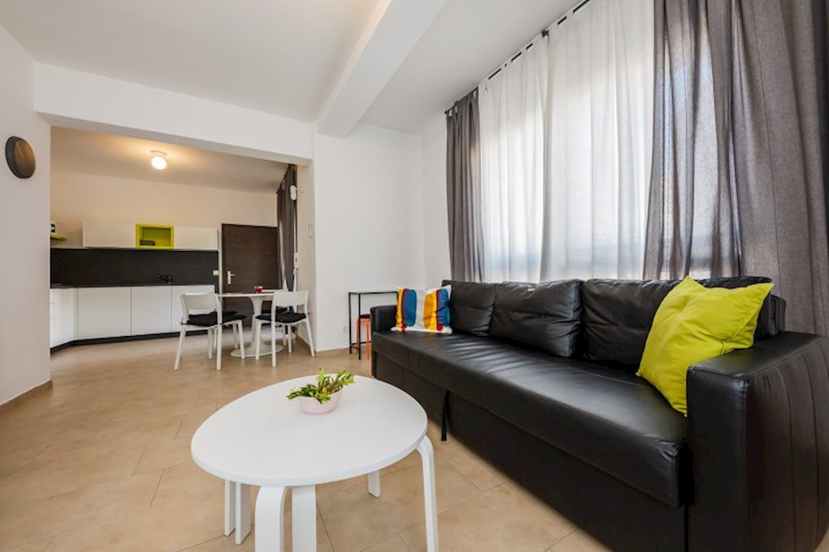Apartma S4 s teraso in parkirnim mestom, Vrboska – otok Hvar