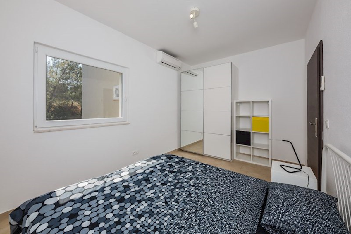 Apartma S4 s teraso in parkirnim mestom, Vrboska – otok Hvar