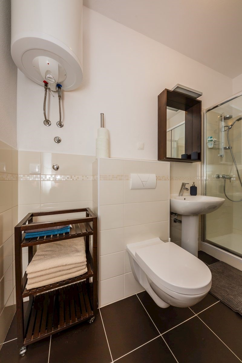 Apartma S4 s teraso in parkirnim mestom, Vrboska – otok Hvar