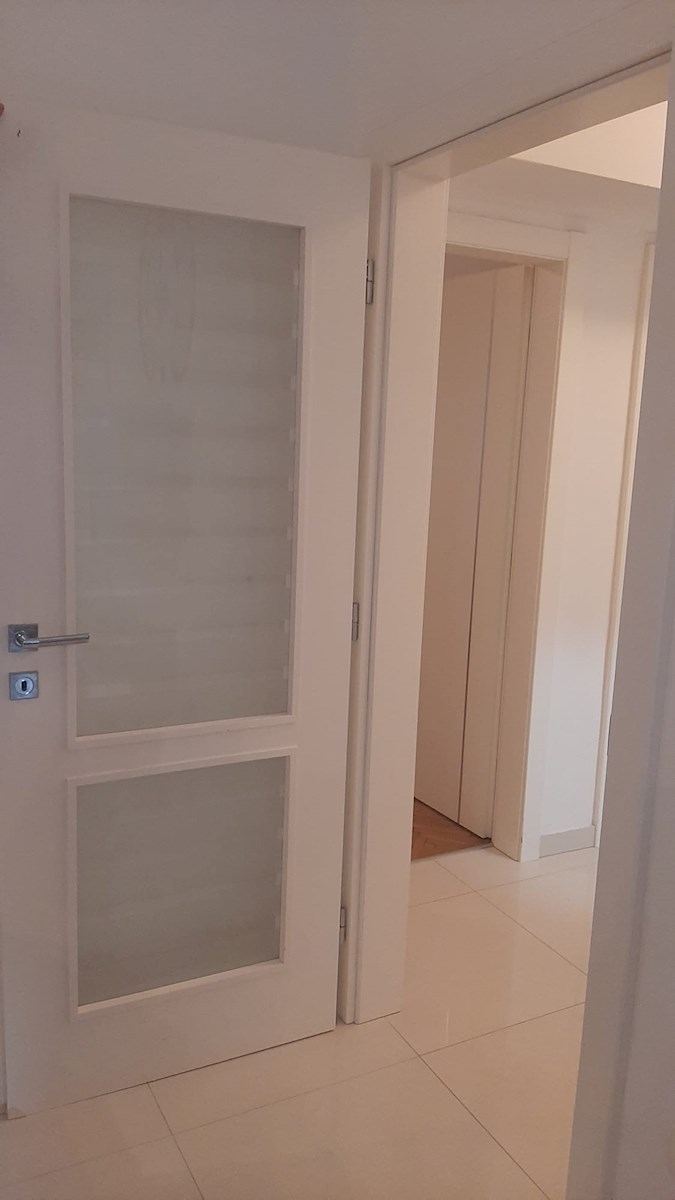 Dvosobno stanovanje v središču mesta – popolnoma prenovljeno in opremljeno