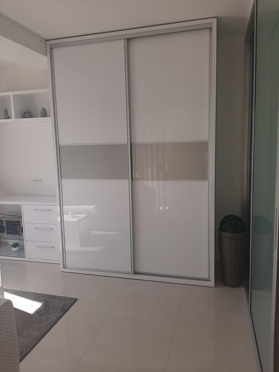 Split: Dobro- enosobno stanovanje 50m2