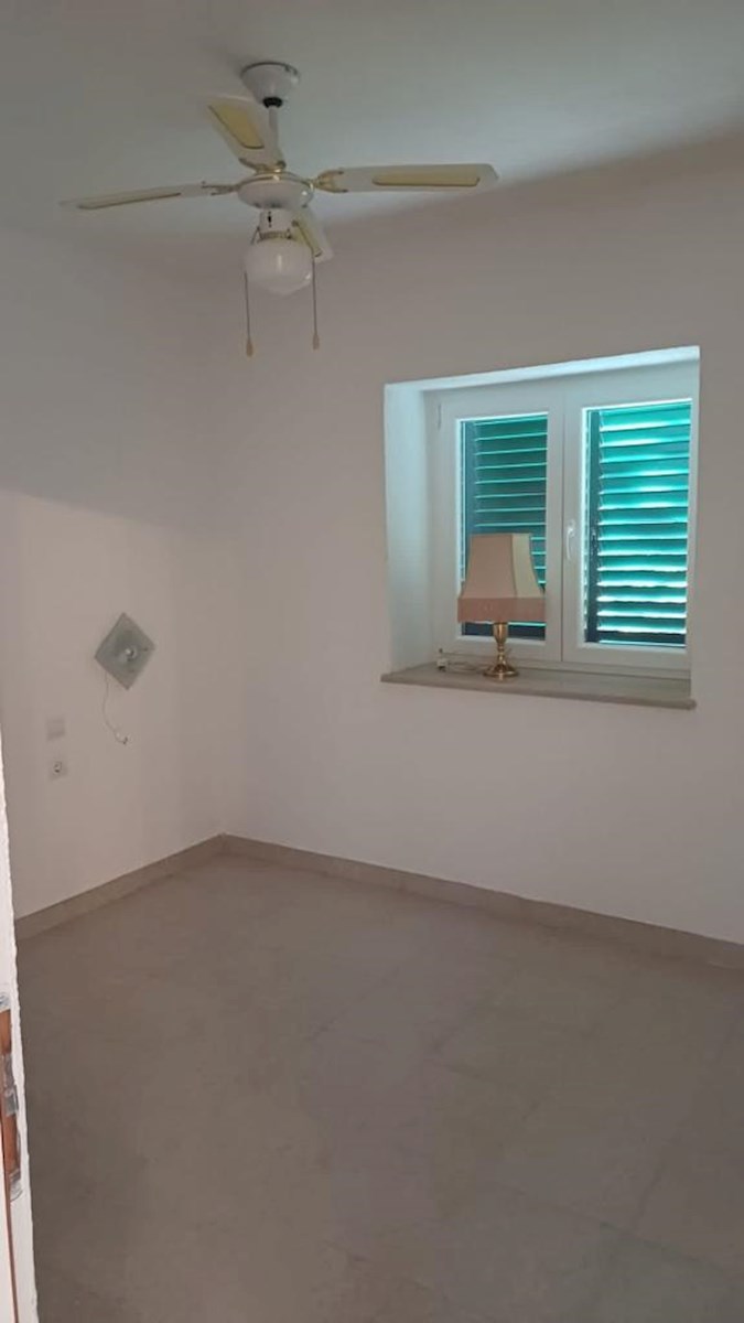 Avtentična kamnita hiša z veliko parcelo – Donji Humac, otok Brač