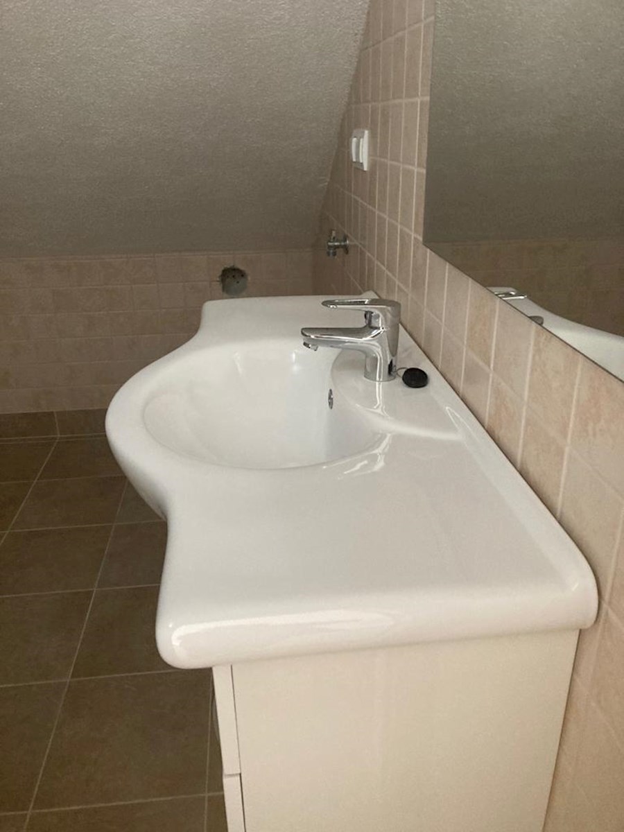 Avtentična kamnita hiša z veliko parcelo – Donji Humac, otok Brač