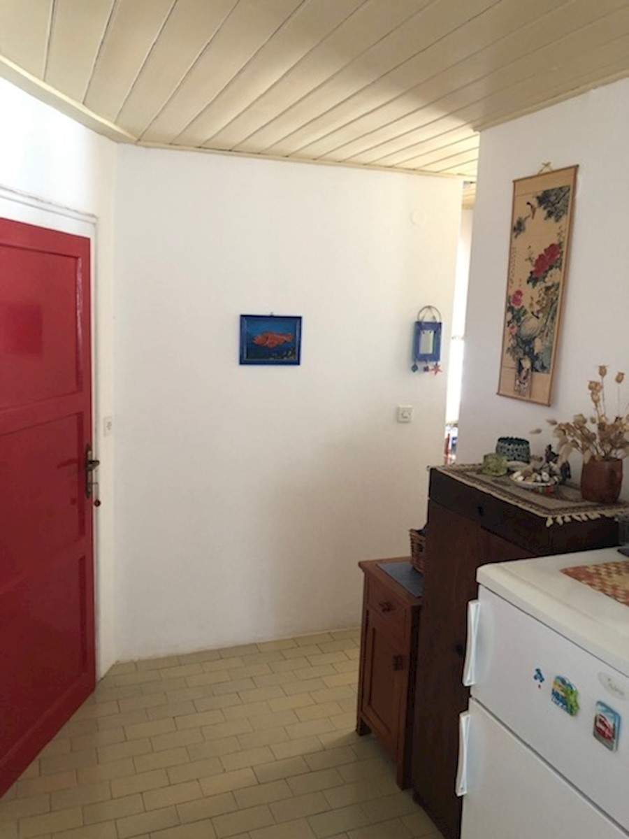 Stomorska - dvoetažno stanovanje v stari kamniti hiši v centru mesta