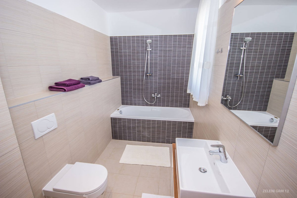 Brač: Splitska - vila s pogledom na morje in bazenom
