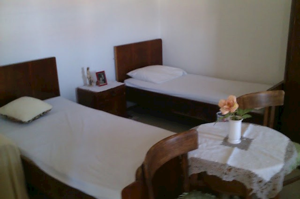 Hvar: Sućuraj - apartma s konobo v centru mesta
