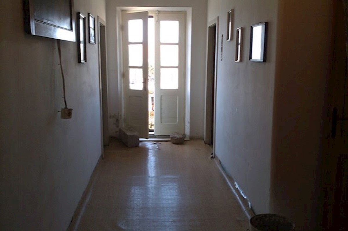 Hvar: Sućuraj - apartma s konobo v centru mesta
