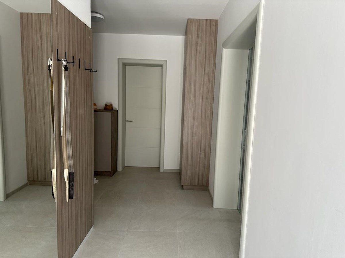 Hvar, Jelsa, lepa hiša z bazenom na odlični lokaciji