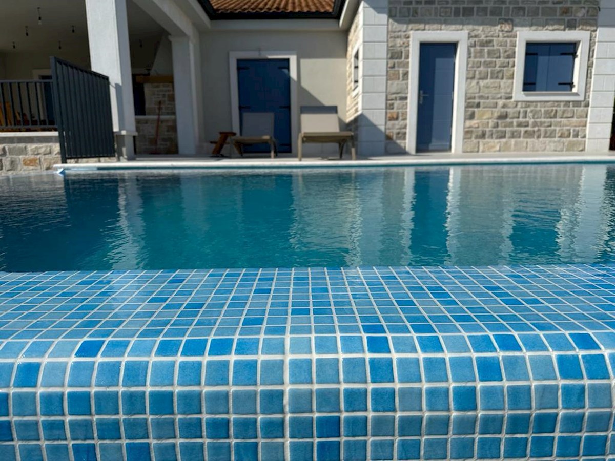 Hvar, Jelsa, lepa hiša z bazenom na odlični lokaciji