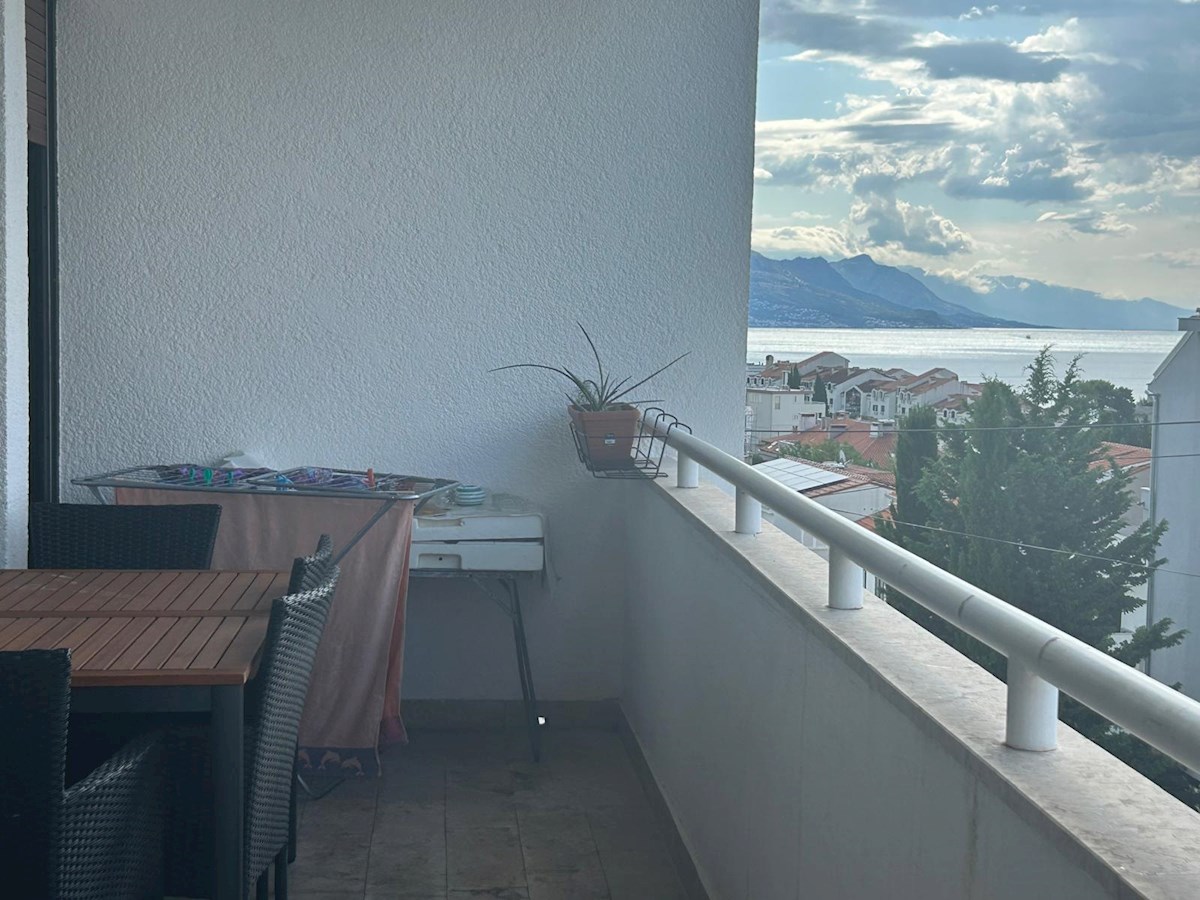 Prostorno stanovanje s parcialnim pogledom na morje – Bačvice, Split