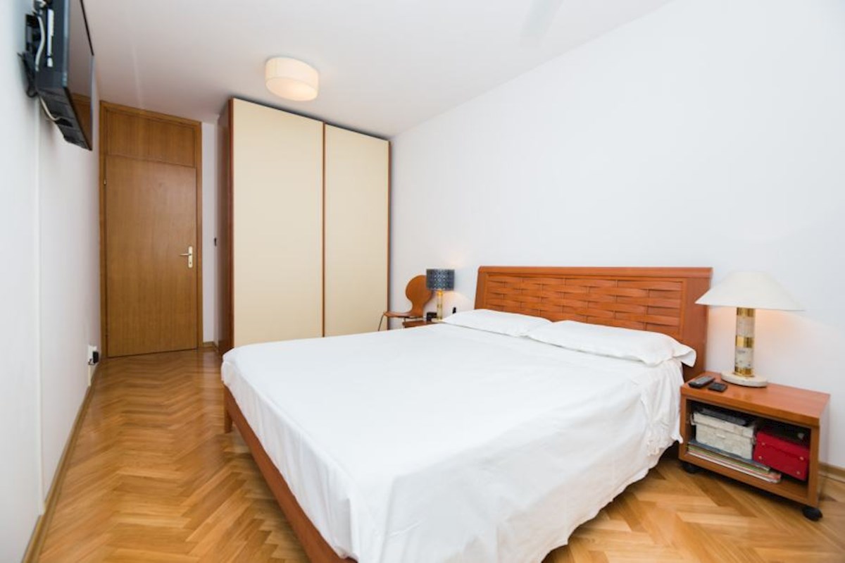 Split: Trstenik - dvoetažno stanovanje na TOP lokaciji