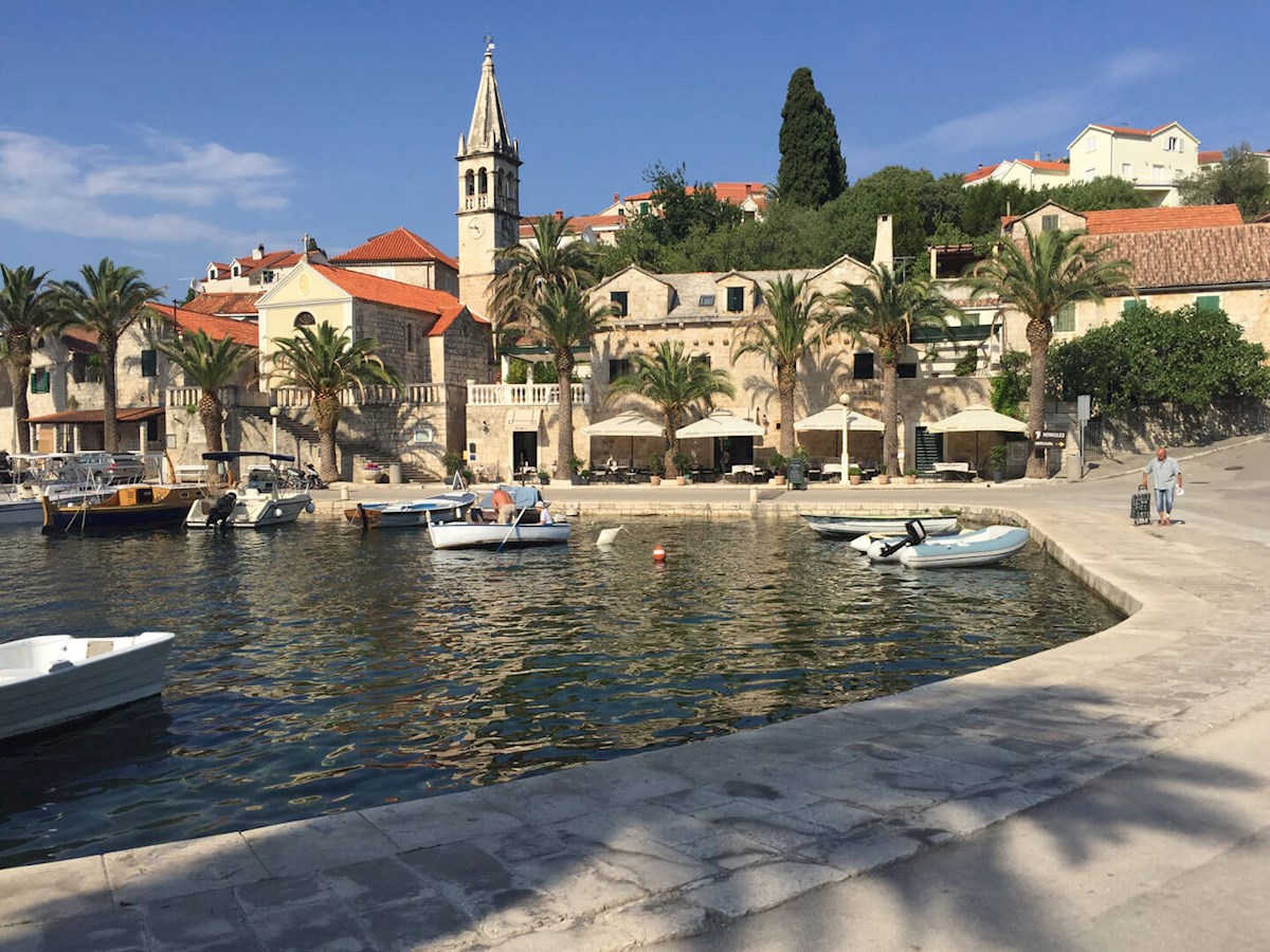 Brač, Splitska - hiša z bazenom in panoramskim pogledom