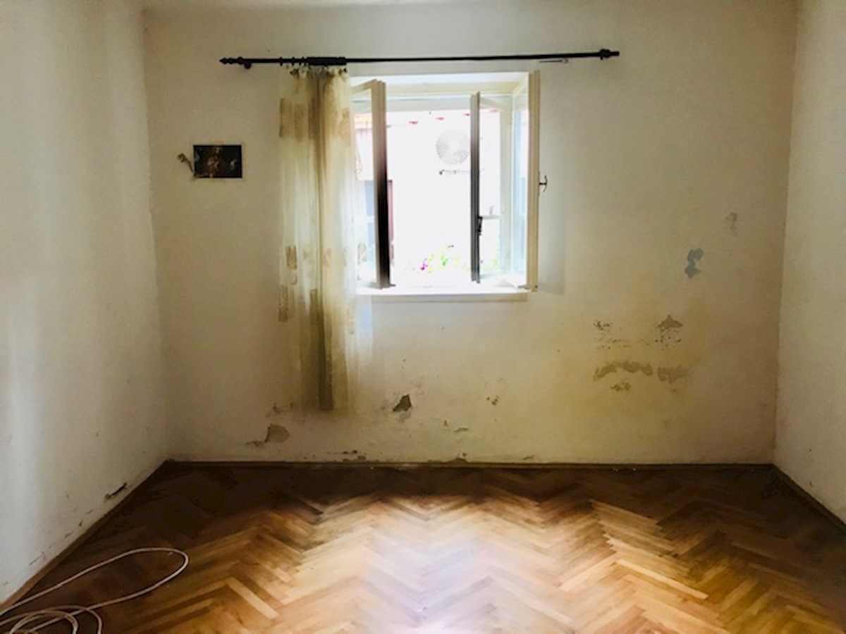 Split: Meje - 4 sobno stanovanje z vrtom v mirni ulici
