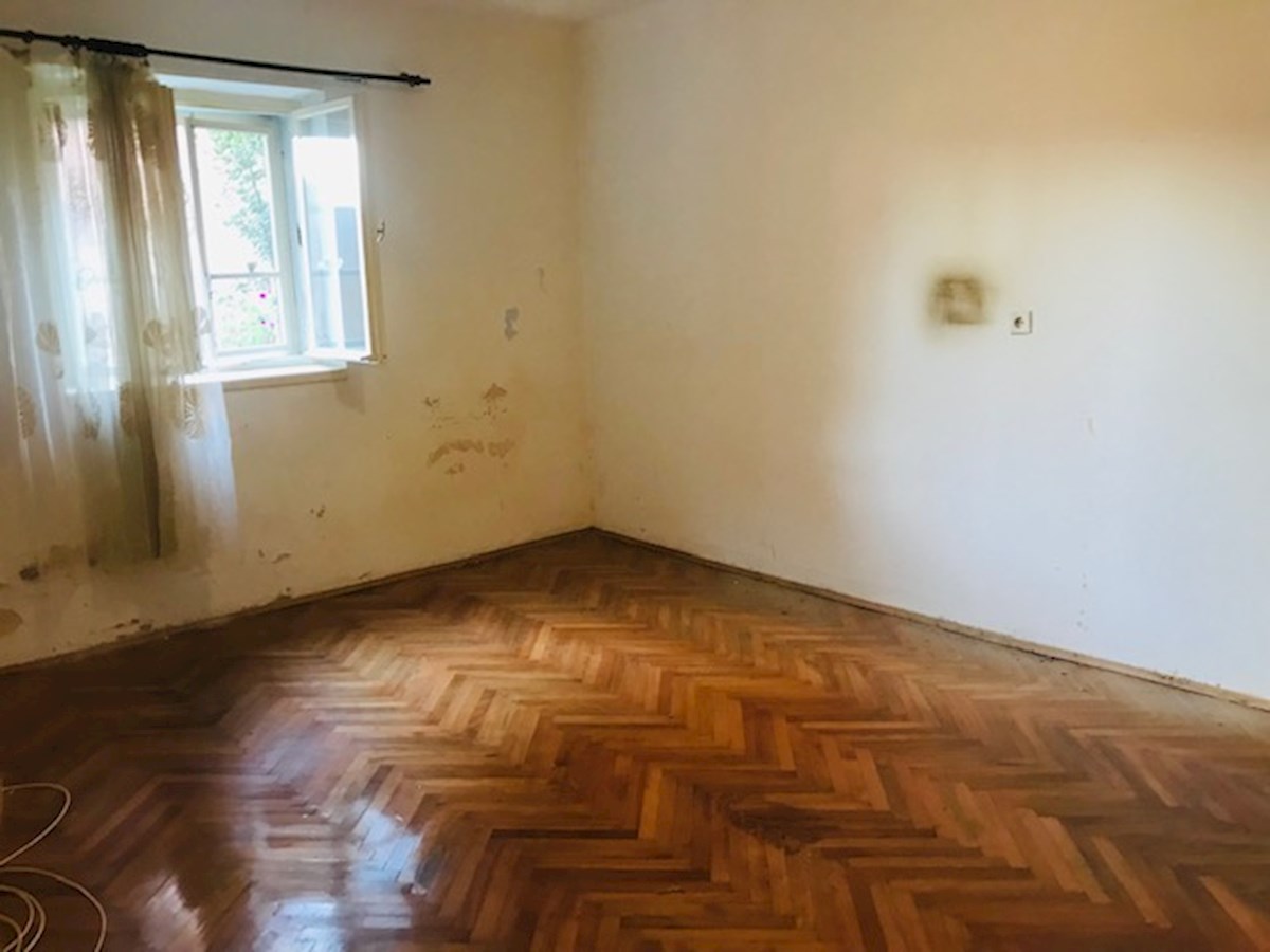 Split: Meje - 4 sobno stanovanje z vrtom v mirni ulici