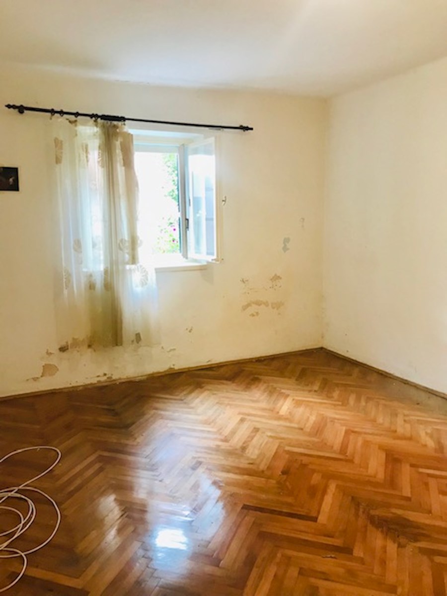 Split: Meje - 4 sobno stanovanje z vrtom v mirni ulici