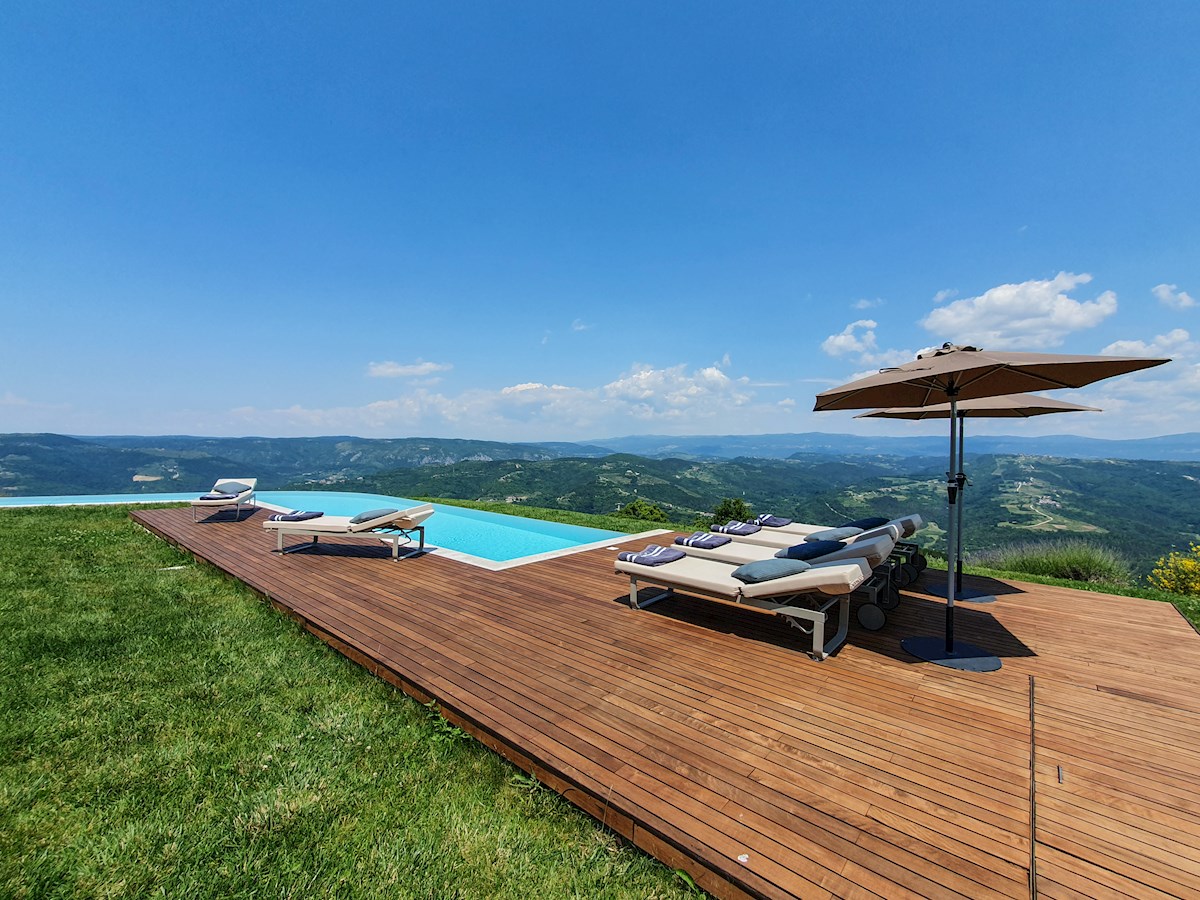Istra: Čudovita vila z 12.000 m2 zemljišča in neskončnim bazenom