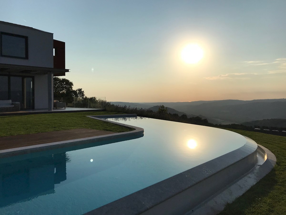 Istra: Čudovita vila z 12.000 m2 zemljišča in neskončnim bazenom