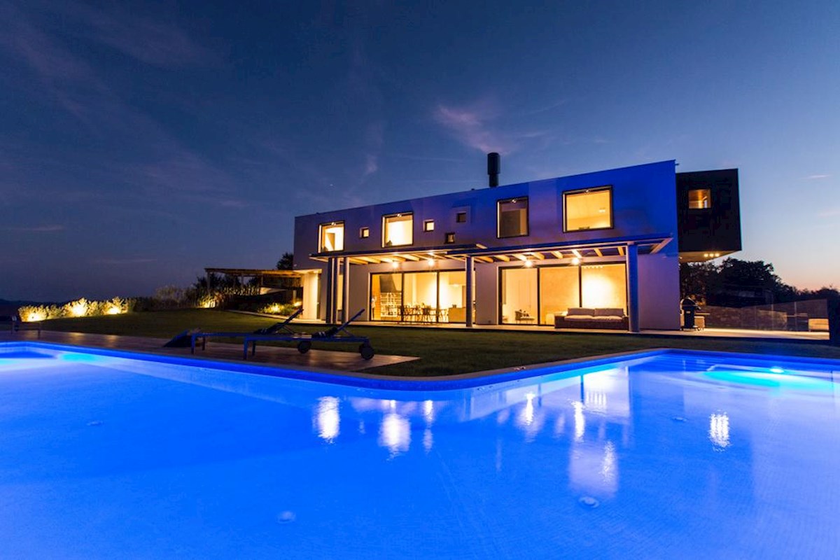 Istra: Čudovita vila z 12.000 m2 zemljišča in neskončnim bazenom