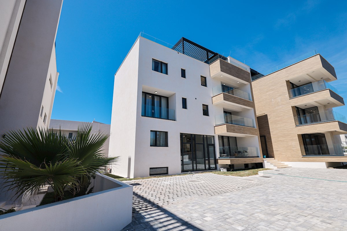 Luksuzni penthouse - zelo blizu morja, takoj vseljivo!
