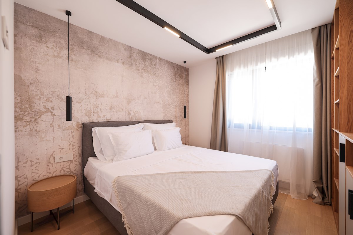 Luksuzni penthouse - zelo blizu morja, takoj vseljivo!