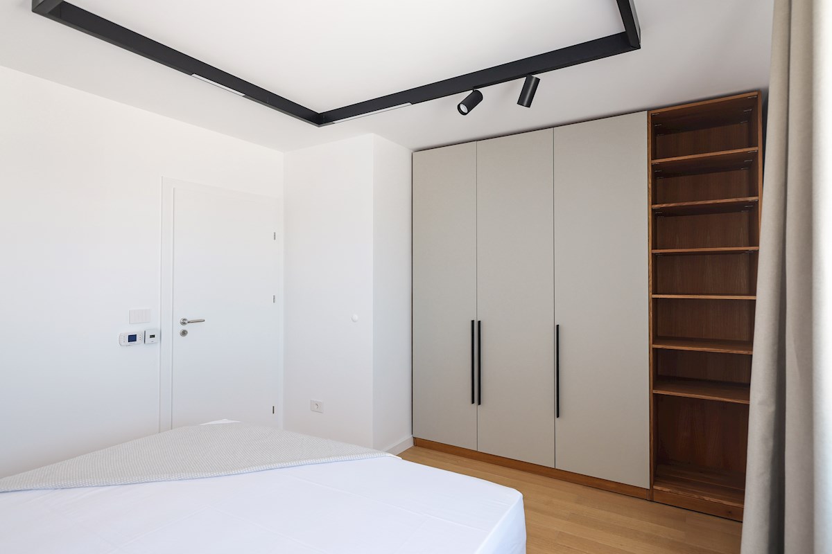 Luksuzni penthouse - zelo blizu morja, takoj vseljivo!