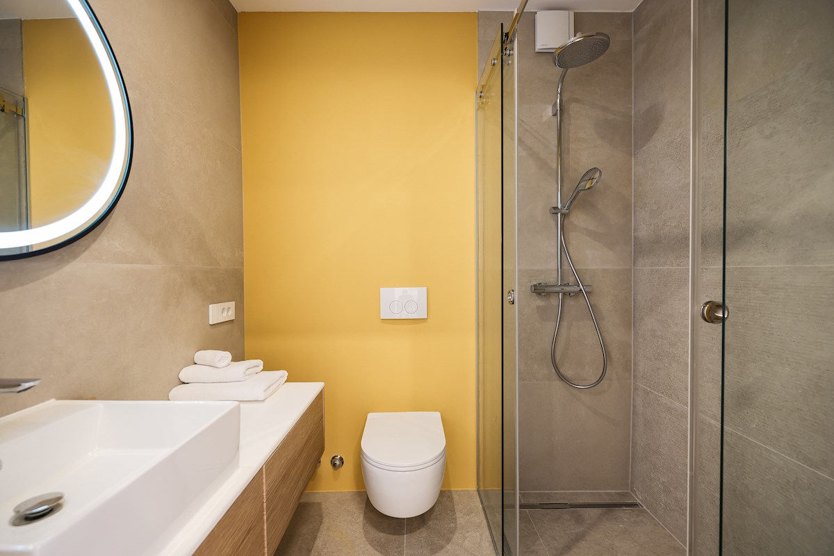 Luksuzni penthouse - zelo blizu morja, takoj vseljivo!