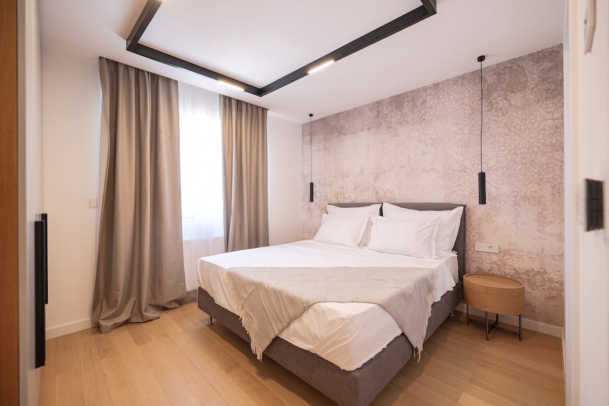 Luksuzni penthouse - zelo blizu morja, takoj vseljivo!