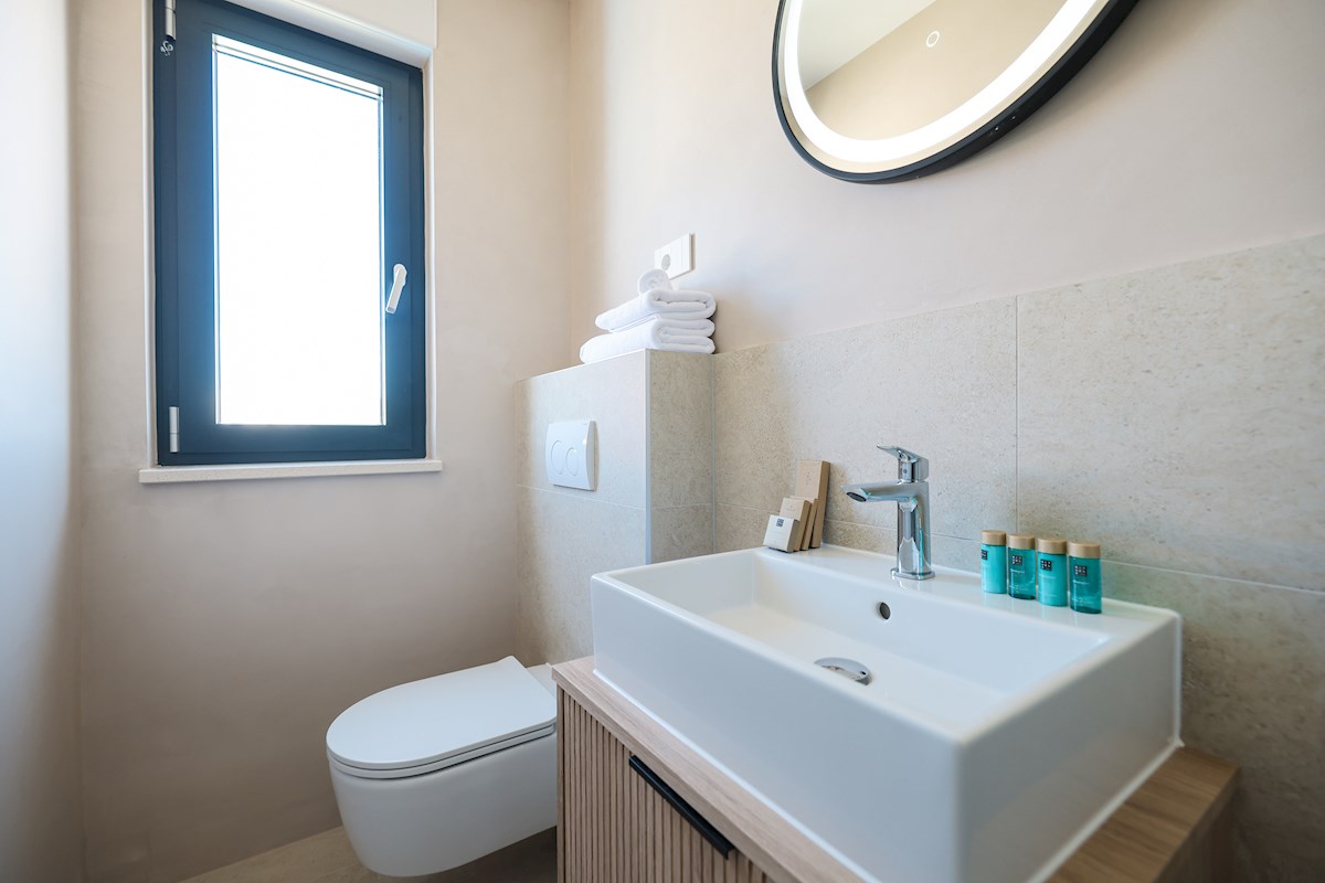 Luksuzni penthouse - zelo blizu morja, takoj vseljivo!