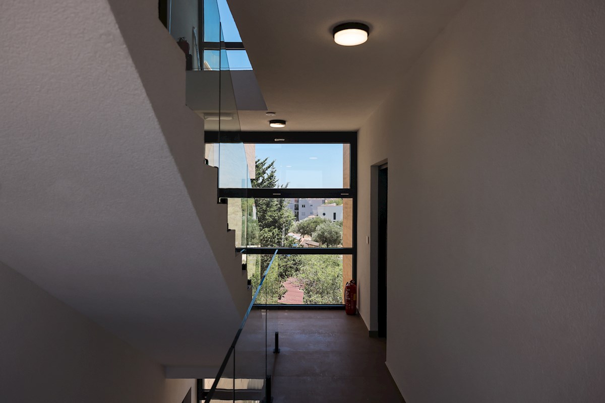 Luksuzni penthouse - zelo blizu morja, takoj vseljivo!