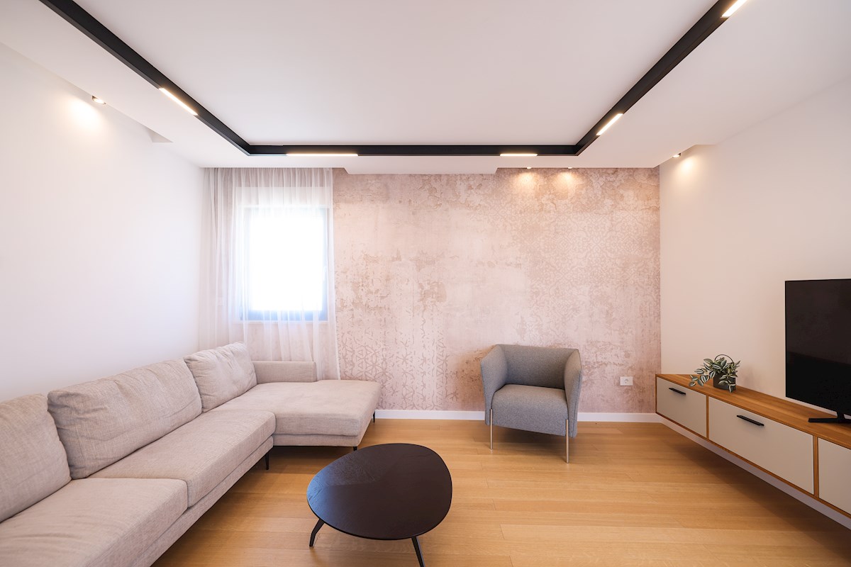Luksuzni penthouse - zelo blizu morja, takoj vseljivo!