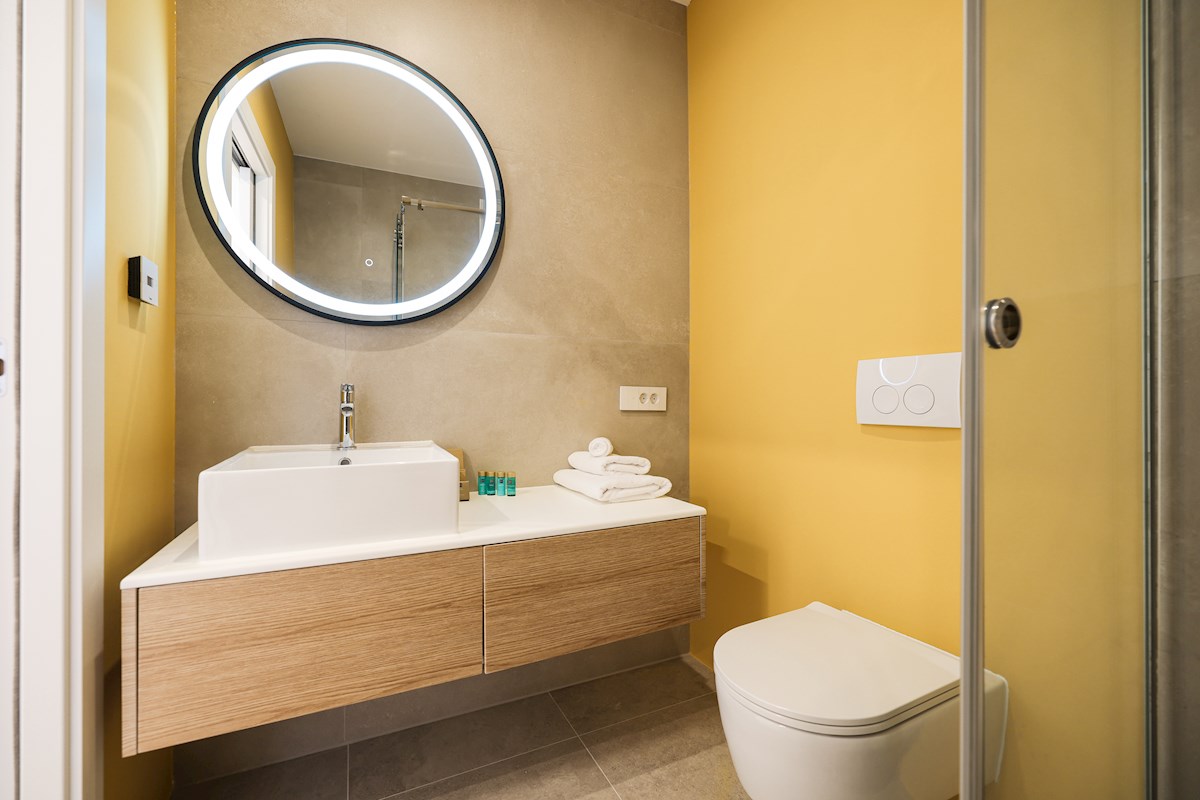 Luksuzni penthouse - zelo blizu morja, takoj vseljivo!