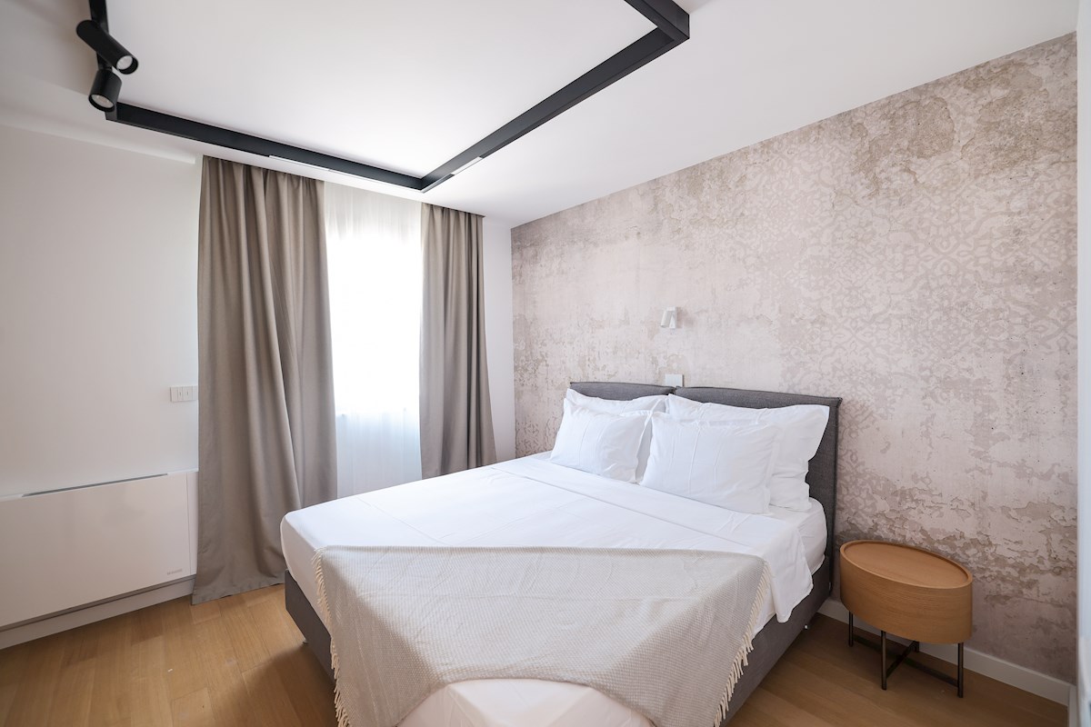 Luksuzni penthouse - zelo blizu morja, takoj vseljivo!