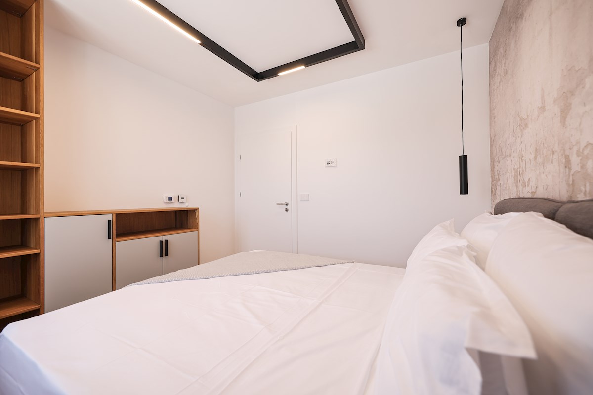 Luksuzni penthouse - zelo blizu morja, takoj vseljivo!