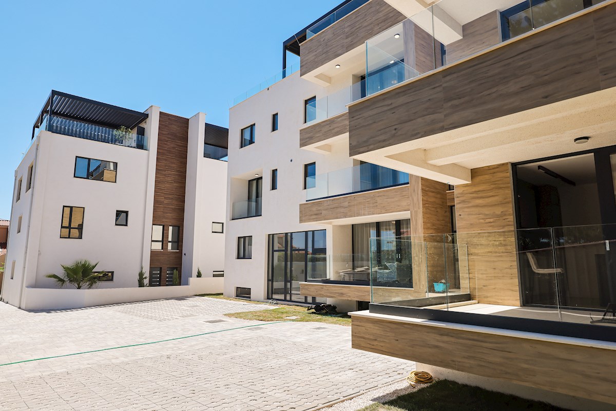 Luksuzni penthouse - zelo blizu morja, takoj vseljivo!