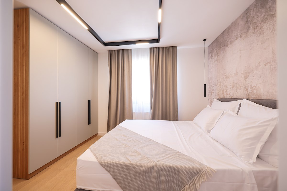 Luksuzni penthouse - zelo blizu morja, takoj vseljivo!