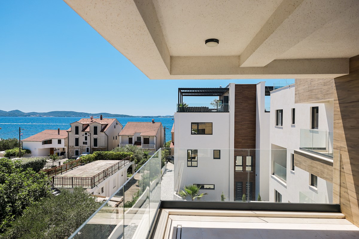 Luksuzni penthouse - zelo blizu morja, takoj vseljivo!