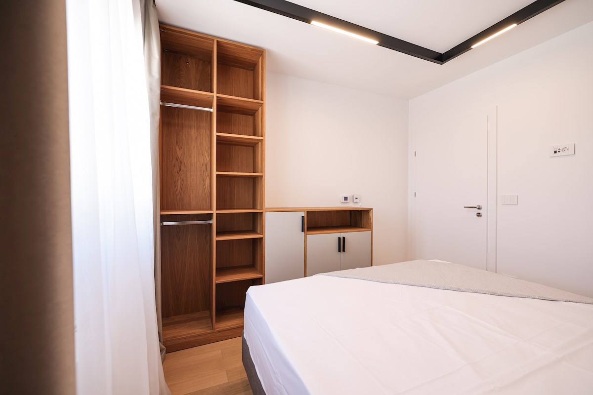 Luksuzni penthouse - zelo blizu morja, takoj vseljivo!