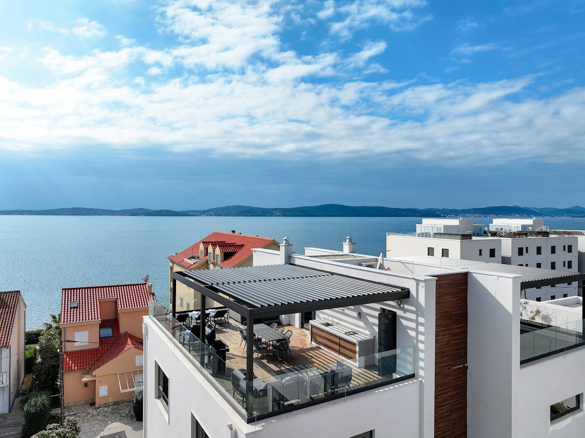 Luksuzni penthouse - zelo blizu morja, takoj vseljivo!