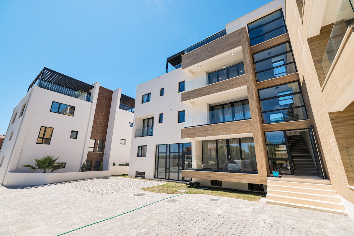 Luksuzni penthouse - zelo blizu morja, takoj vseljivo!