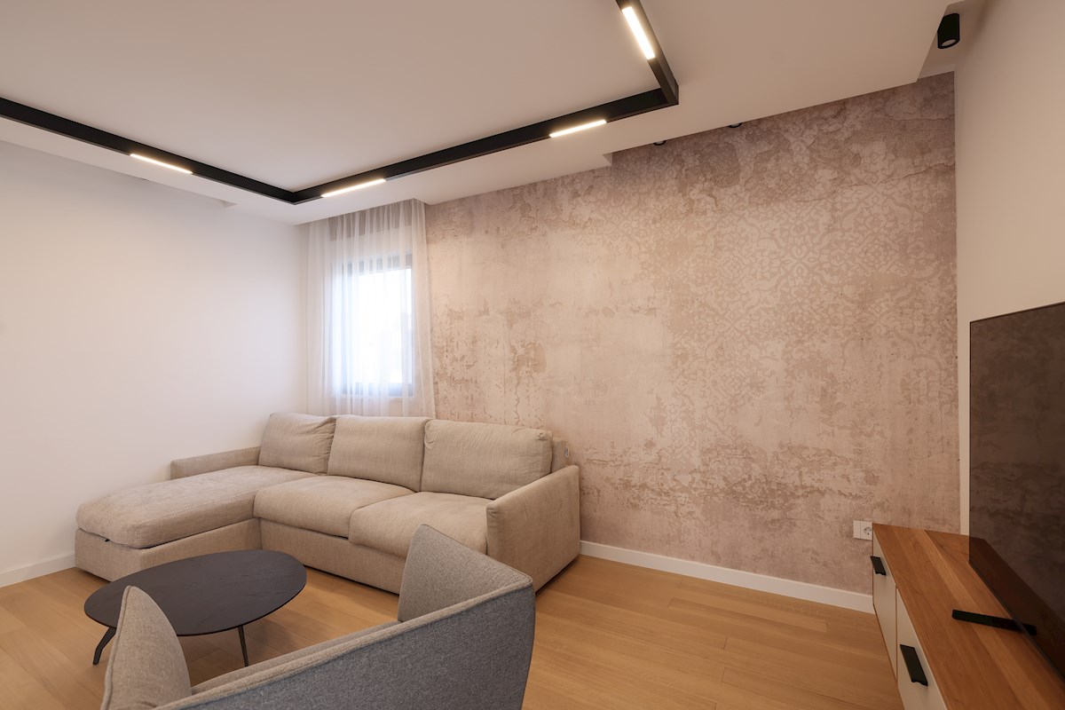 Luksuzni penthouse - zelo blizu morja, takoj vseljivo!
