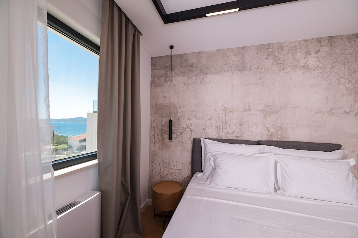 Luksuzni penthouse - zelo blizu morja, takoj vseljivo!