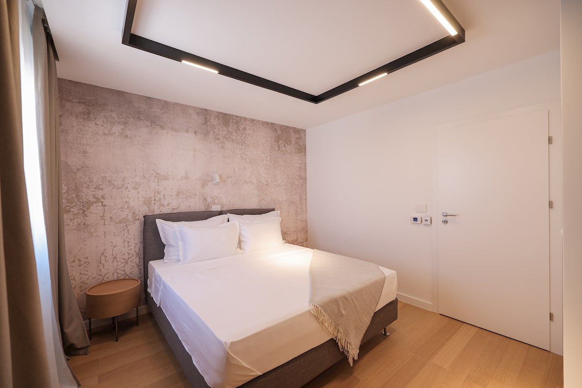 Luksuzni penthouse - zelo blizu morja, takoj vseljivo!