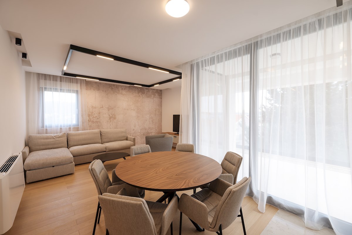 Luksuzni penthouse - zelo blizu morja, takoj vseljivo!