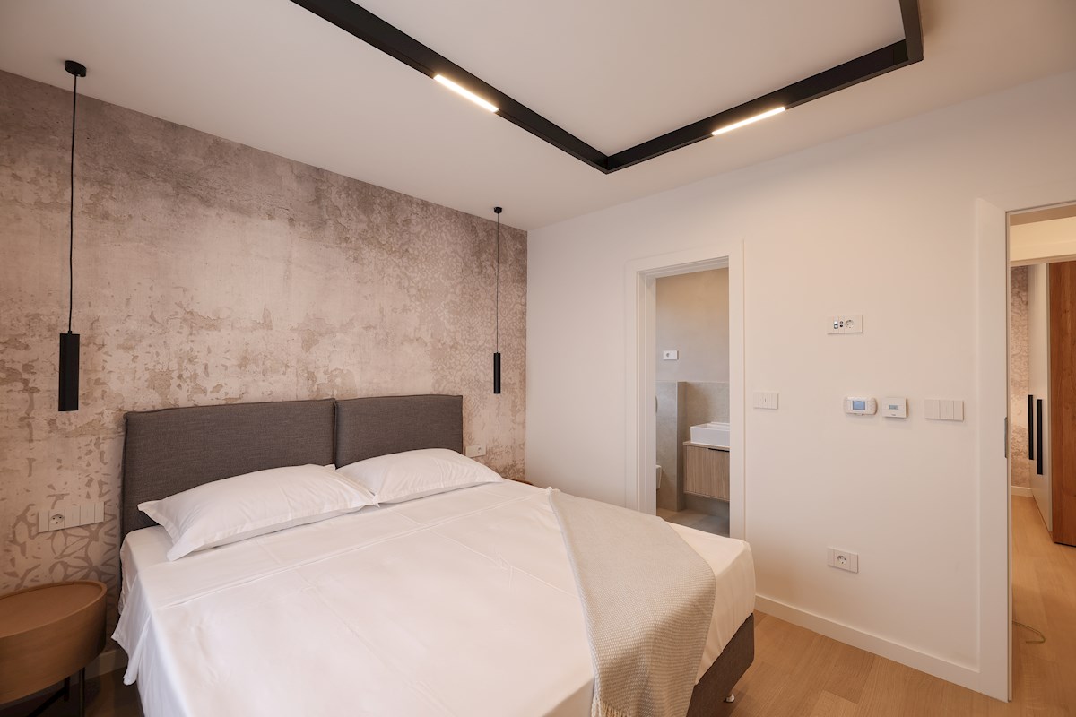 Luksuzni penthouse - zelo blizu morja, takoj vseljivo!