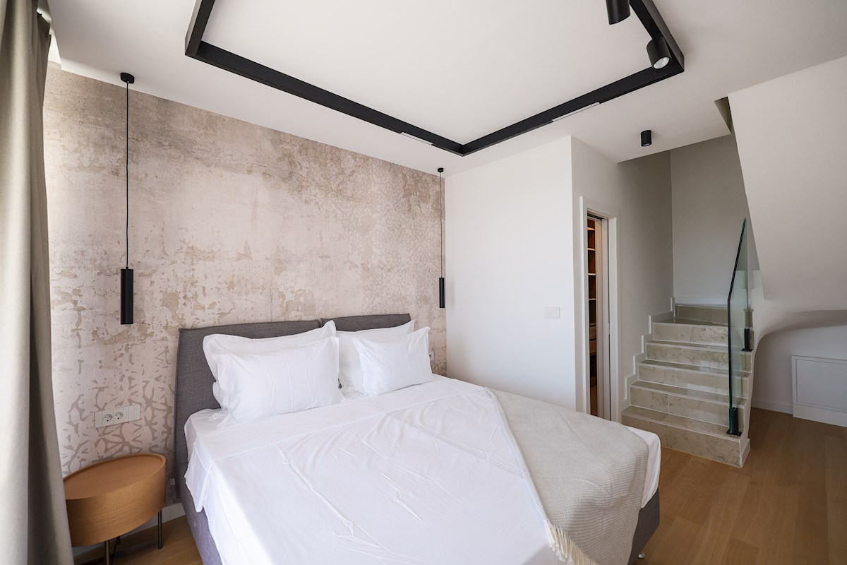 Luksuzni penthouse - zelo blizu morja, takoj vseljivo!