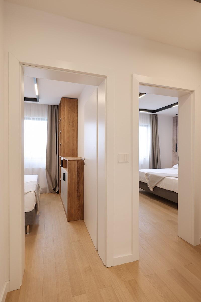 Luksuzni penthouse - zelo blizu morja, takoj vseljivo!
